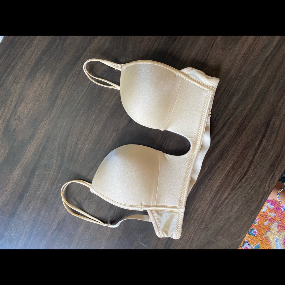 NEVER WORN deep V-cute adjustable strap bra! Perfect for low cut shirts.